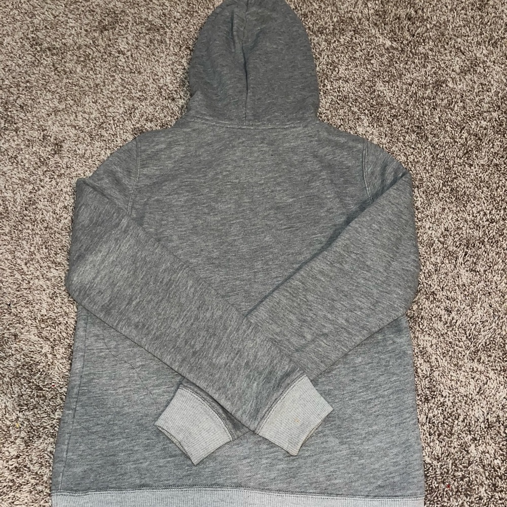 brand: Hollister, color: gray, size: small